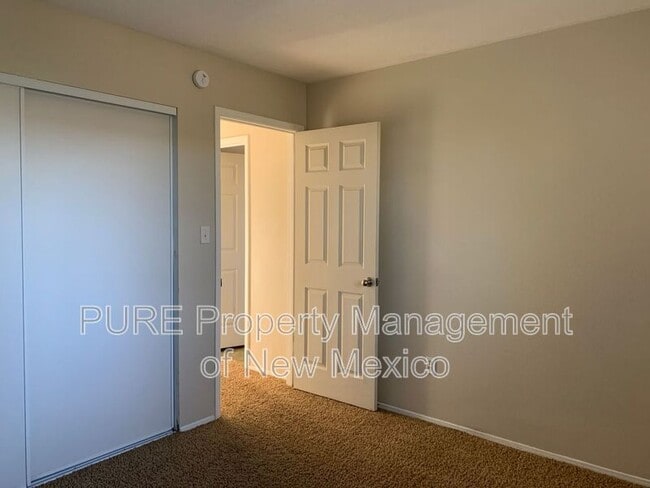 Building Photo - 4556 Platinum Dr NE