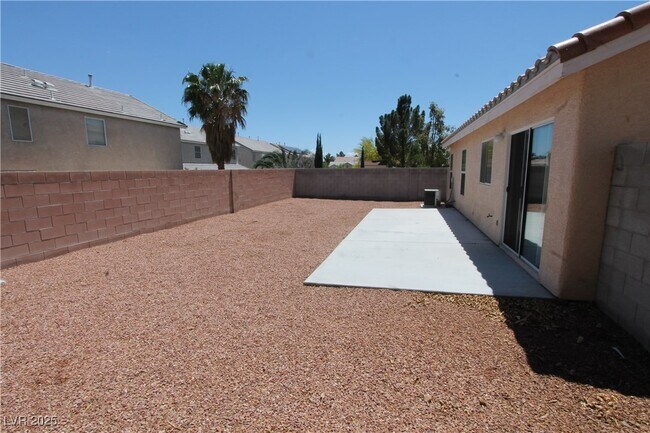 Building Photo - 5934 Gingham St