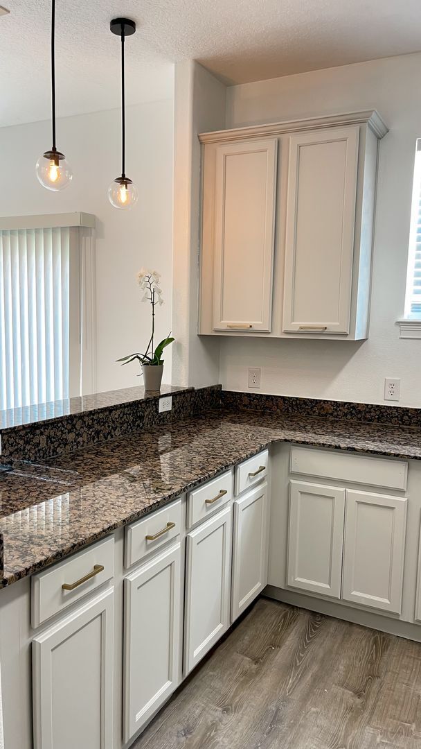 Building Photo - Beautifully Updated 3-Bedroom Townhouse in...