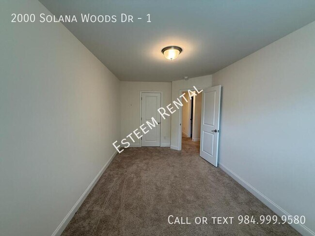 Building Photo - 2000 Solana Wds Dr