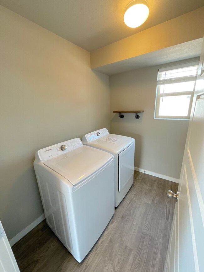 Building Photo - 3 Bedrooom Home Available Near Dublin Blvd...