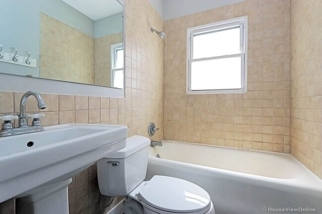 Building Photo - 1511 Whitener St