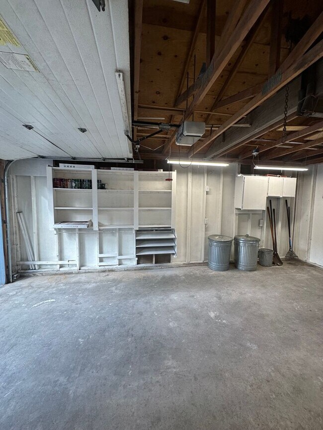 Building Photo - Completely Remodeled Home on 1 Acre in DRW