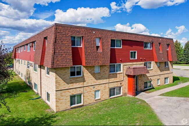 Primary Photo - Westrac Apartments