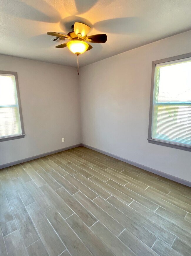 Building Photo - 709 E Steed Dr
