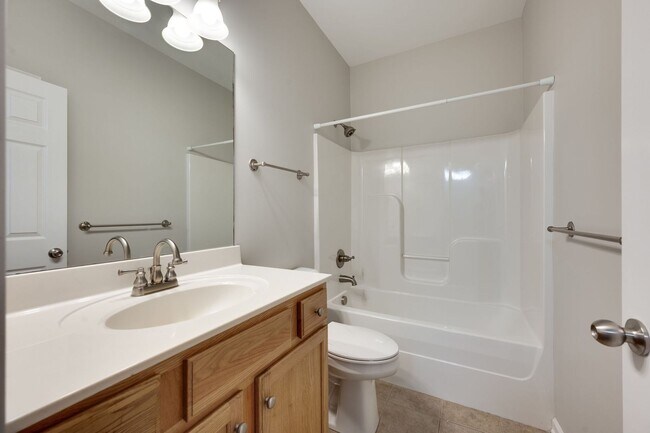 Building Photo - 902 Catlow Ct