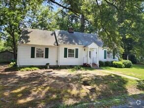 Building Photo - Spacious 3 Bedroom 2 Bath Rancher in Henri...