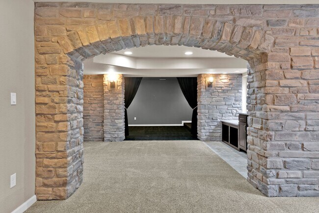 Building Photo - 705 Witchhazel Ct