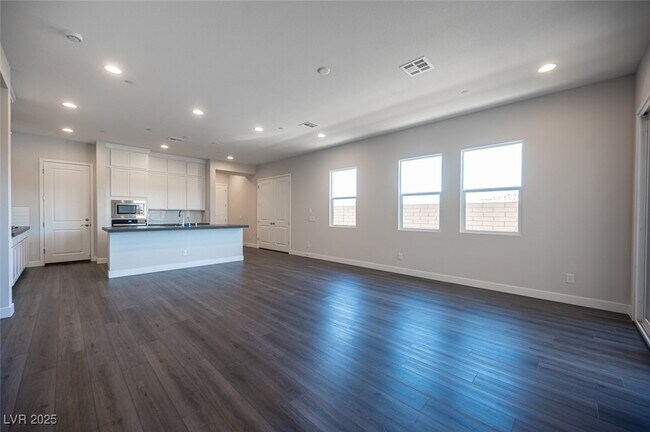 Building Photo - 117 Royal Cascade Ave