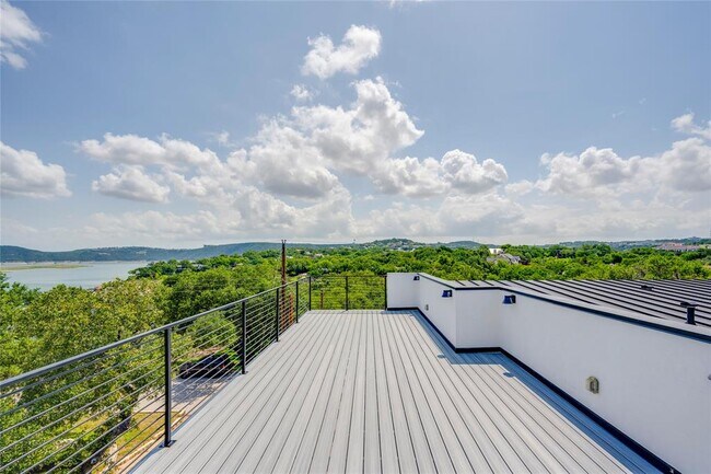 Building Photo - 13209 Mansfield Dr