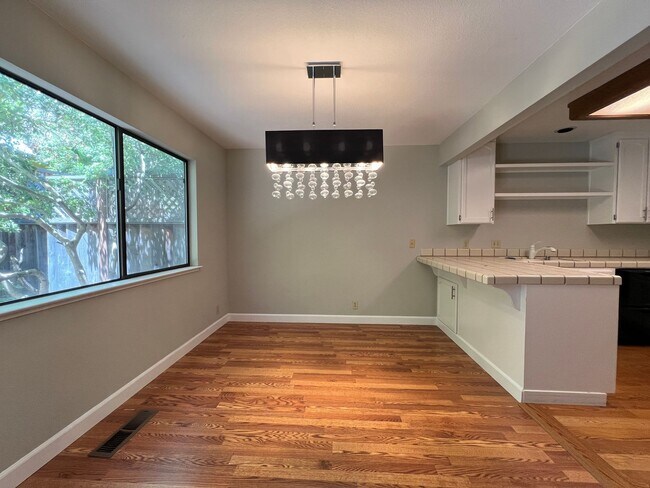 Building Photo - Chic Campbell End Unit Townhouse with 2 Bedrooms, Loft & 2.5 Baths