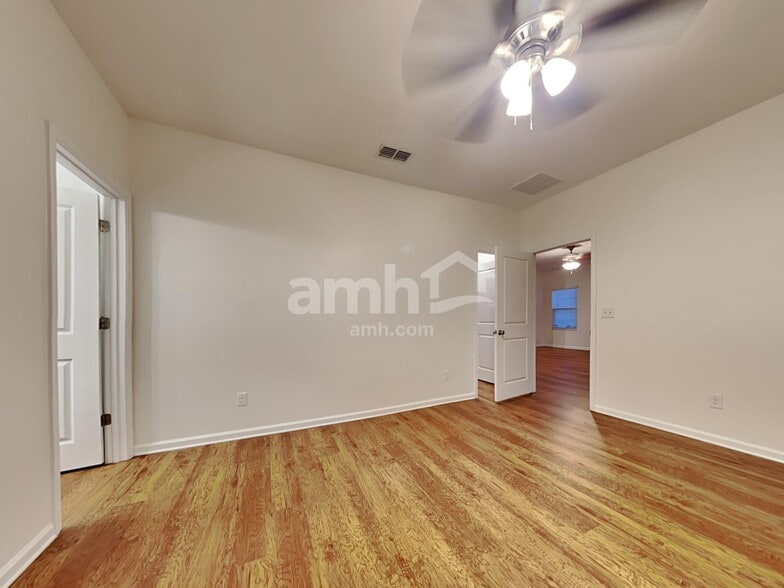 Building Photo - 9313 English Ivy Ct
