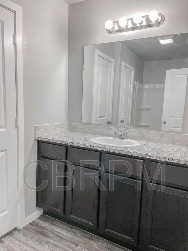 Building Photo - 2135 N Texas Ave