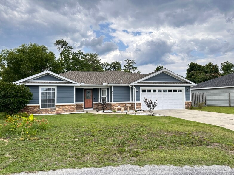 Primary Photo - 603 Diamonte Cir
