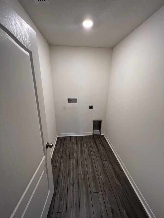 Building Photo - 2 car garage townhome-5310 Companion Lane ...