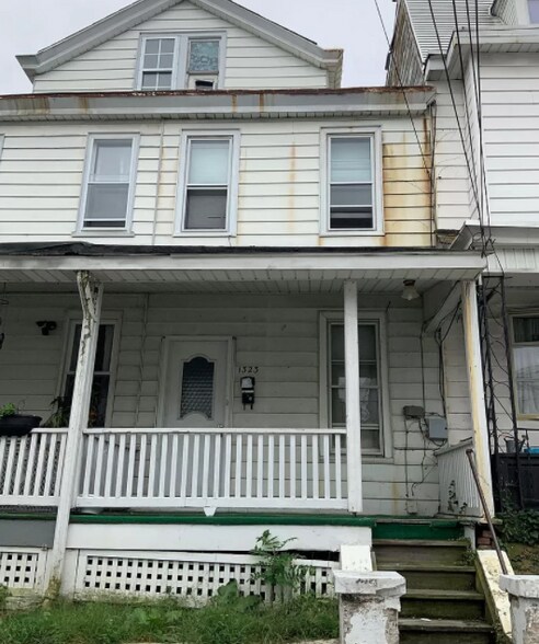 Building Photo - 1323 W Norwegian St