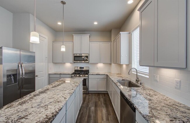 Building Photo - 1741 Cove Cres Ct