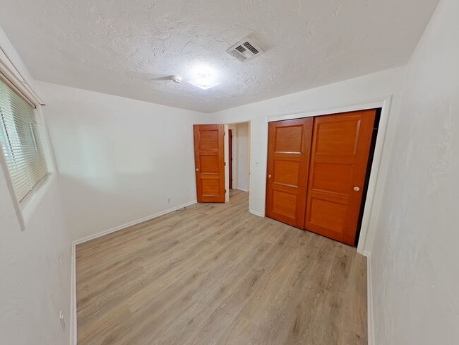 Building Photo - 3 Bedroom Family Home in the Harlow Street Bridge Area