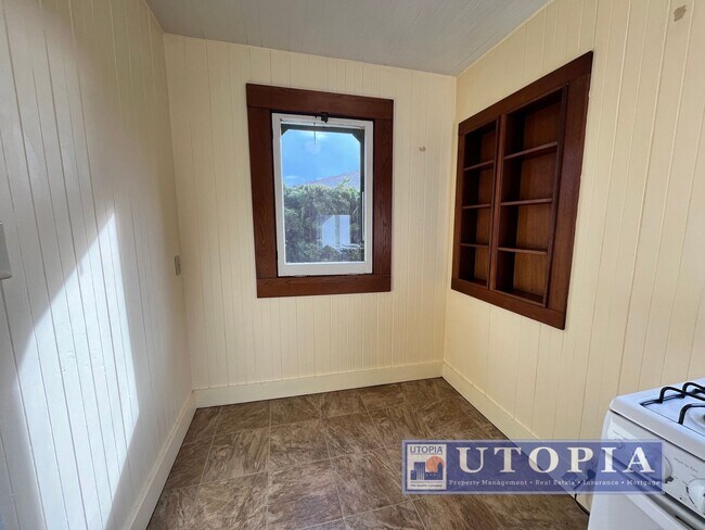 Building Photo - Charming and Sunny One Bedroom Apartment i...