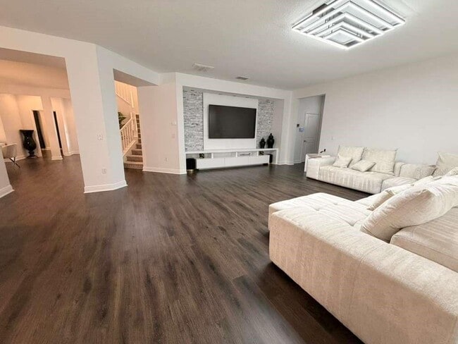 Building Photo - 11737 Verrazano Dr