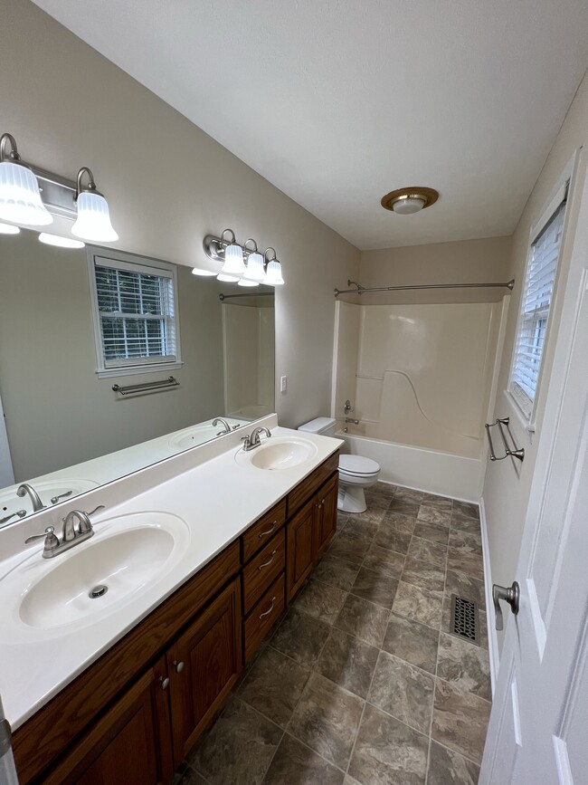 Master Bathroom - 2484 Fisk Rd