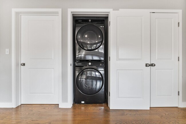 Building Photo - 10 Ruthven Park