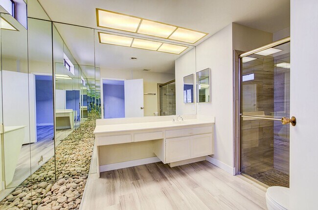 Building Photo - 2574 Pera Cir