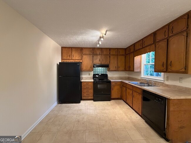 Building Photo - 734 Marthas Dr