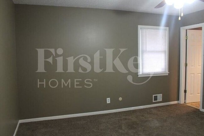 Building Photo - 1343 SW Horizon Dr
