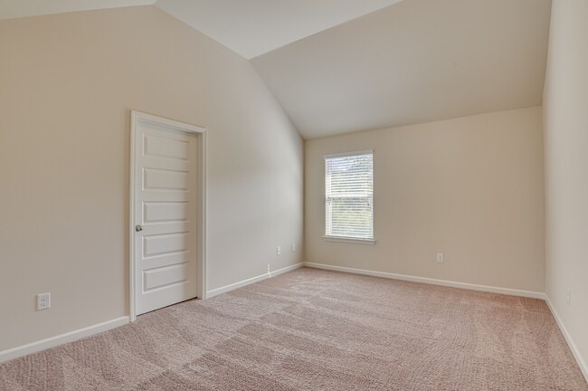 Building Photo - 5014 Vine Ln