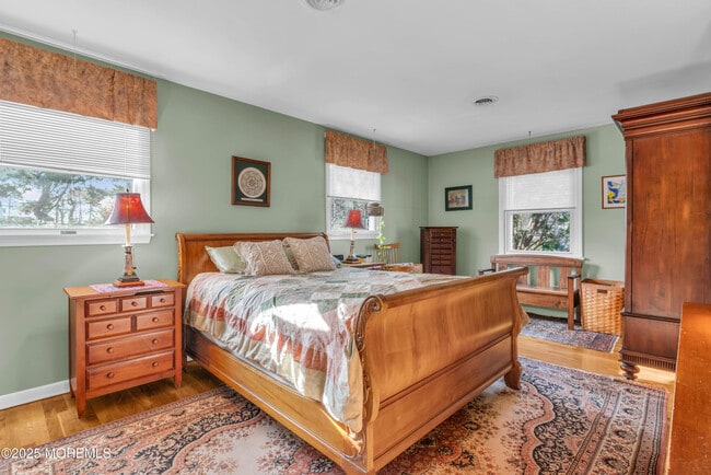 Building Photo - 2420 Cedar St