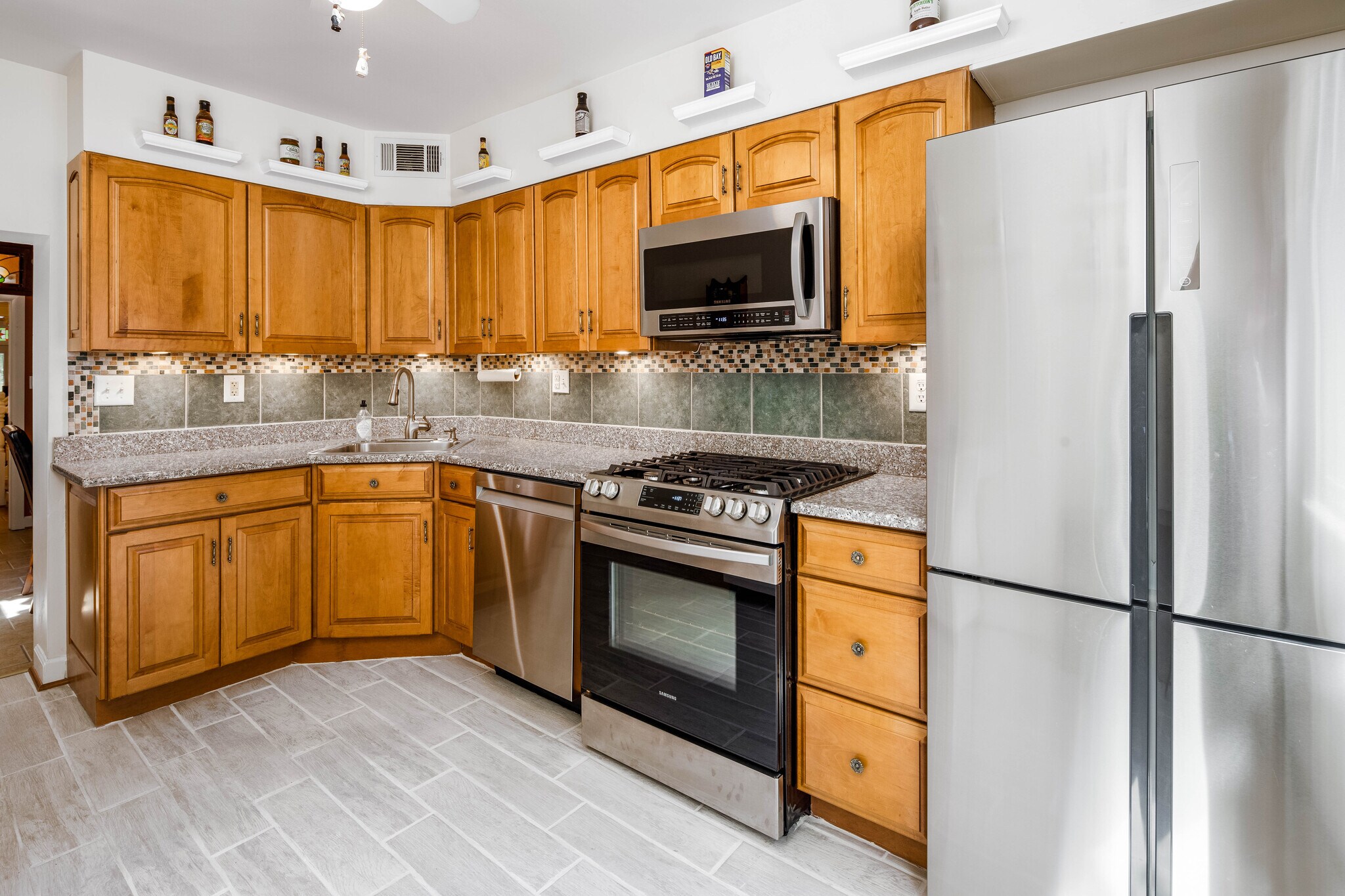 Building Photo - 903 S Potomac St