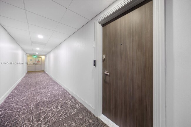Building Photo - 300 Bayview Dr