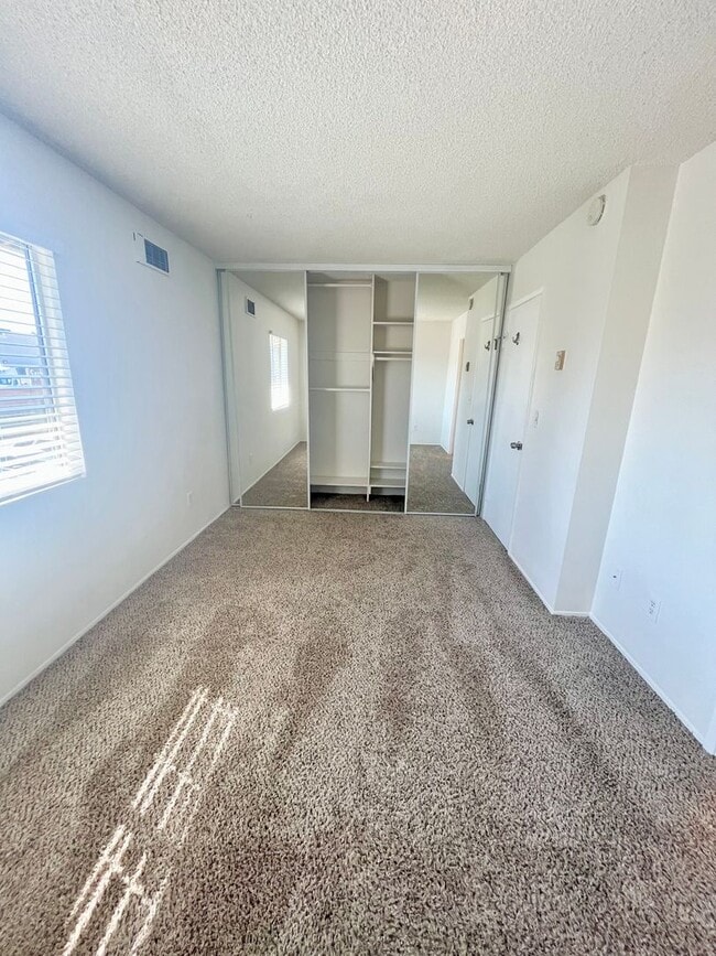 Building Photo - 1450 Melrose Ave