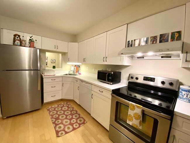 Kitchen - 2103 Woodbox Ln