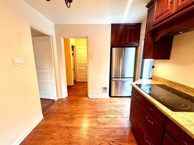 Building Photo - Pittsburgh - 3 Bedroom 1.5 Bathroom - Stunning Home