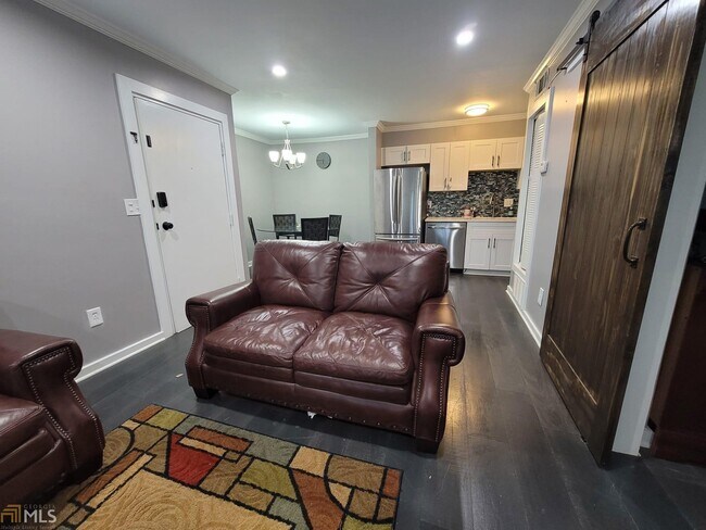 Building Photo - 2805 Northeast Expy