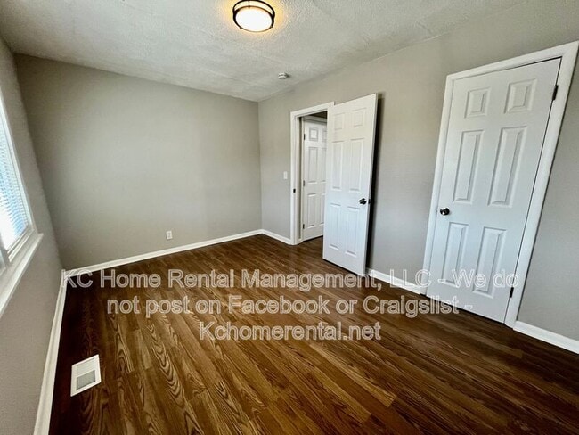 Building Photo - 4042 Paseo Blvd