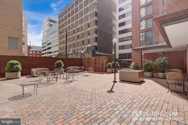 Building Photo - 1099 22nd St NW