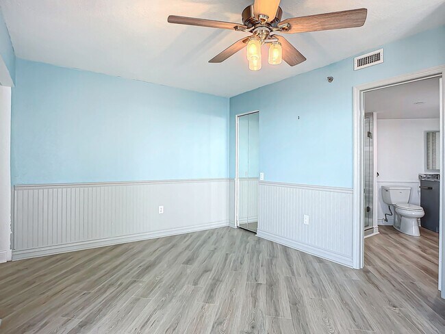 Building Photo - Stunning Penthouse Rental with Intracoasta...