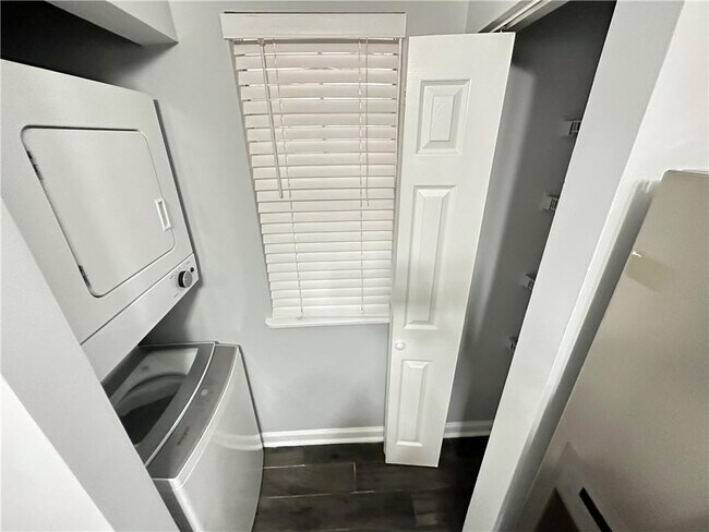 Building Photo - 504 Cypress Pointe St