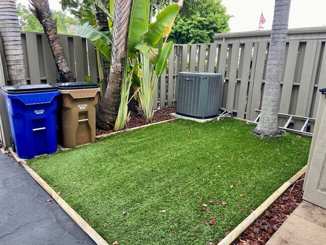 Building Photo - 525 Bayfront Dr