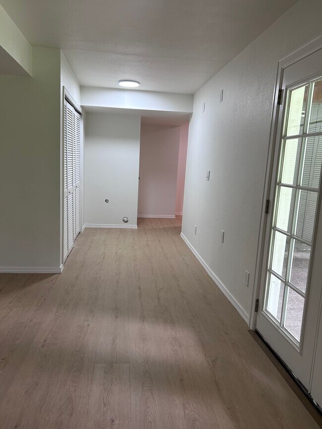 Building Photo - Beautifully Updated Fairwood Cul-de-Sac Home – Fresh Paint Throughout!
