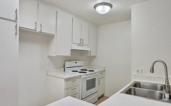 Building Photo - 2600 S Azusa Ave