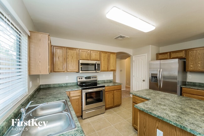 Building Photo - 2046 Silver Grass Pl