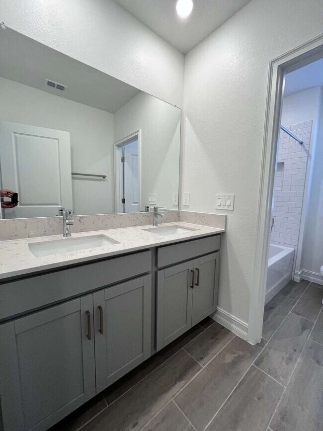 Building Photo - 7016 119th Ct E