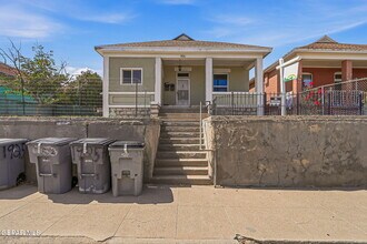 Building Photo - 1925 Arizona Ave
