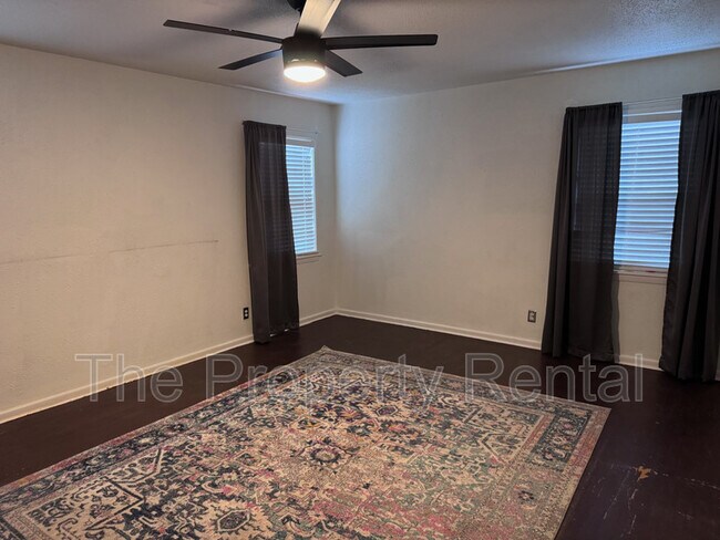 Building Photo - 1604 N Sam Houston Ave