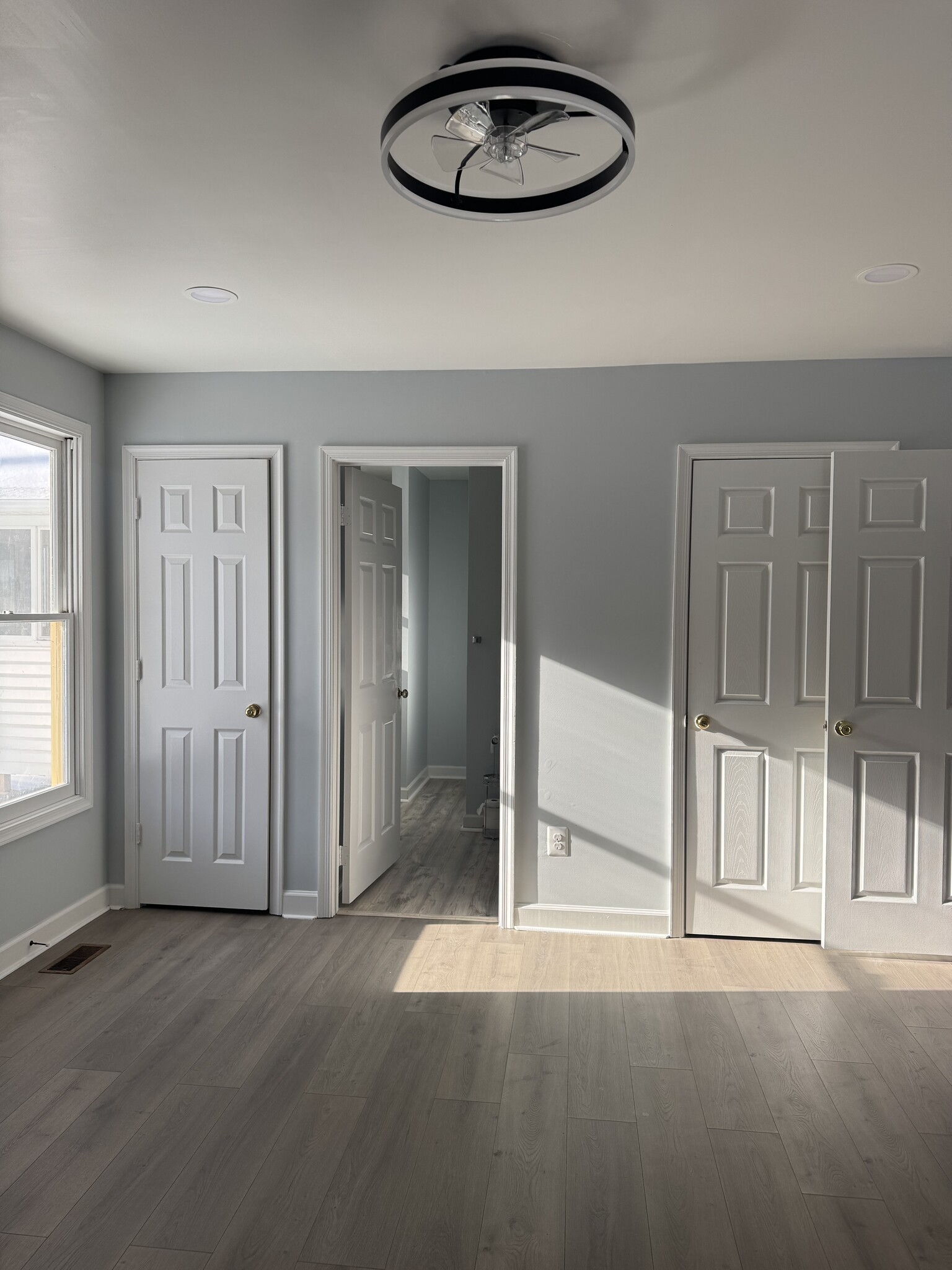 Building Photo - 8208 Sleepy Hollow Dr