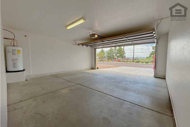 Building Photo - 3Bed/2Bath House at Northern Ave/87th Ave! Ready for Immediate Move-In! – Corner Lot!